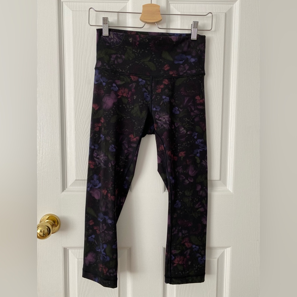 Lululemon crops florals size 6